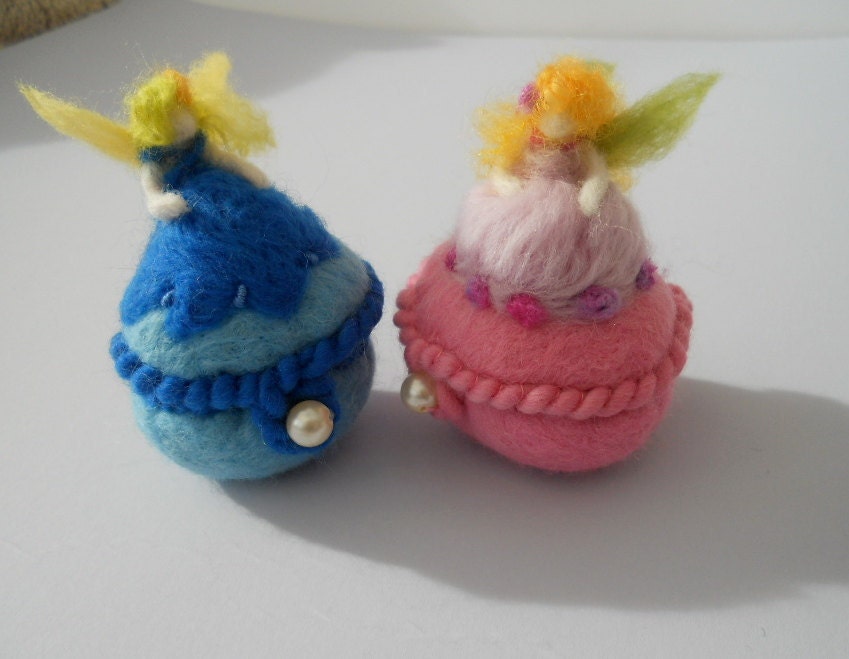 Rosebud...A Little Tooth Fairy Box in Pink... A Needle Felted container / trinket box / pot / bowl. FREE Worldwide Shipping