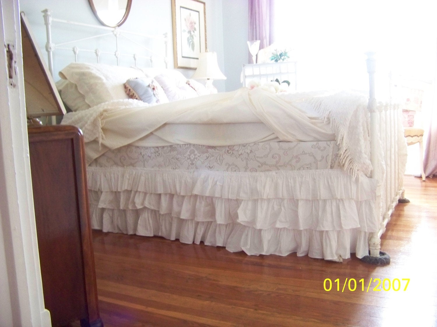 beautiful romantic  queen handmade bedskirt