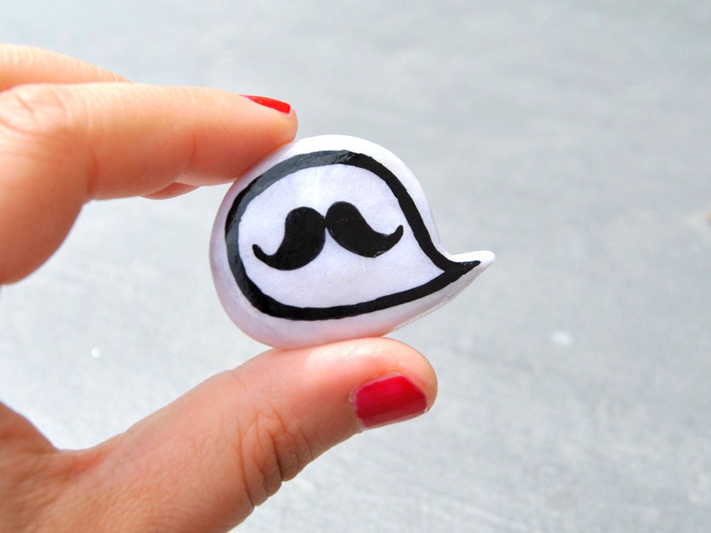 Movember mustache pin brooch - madamaRobe