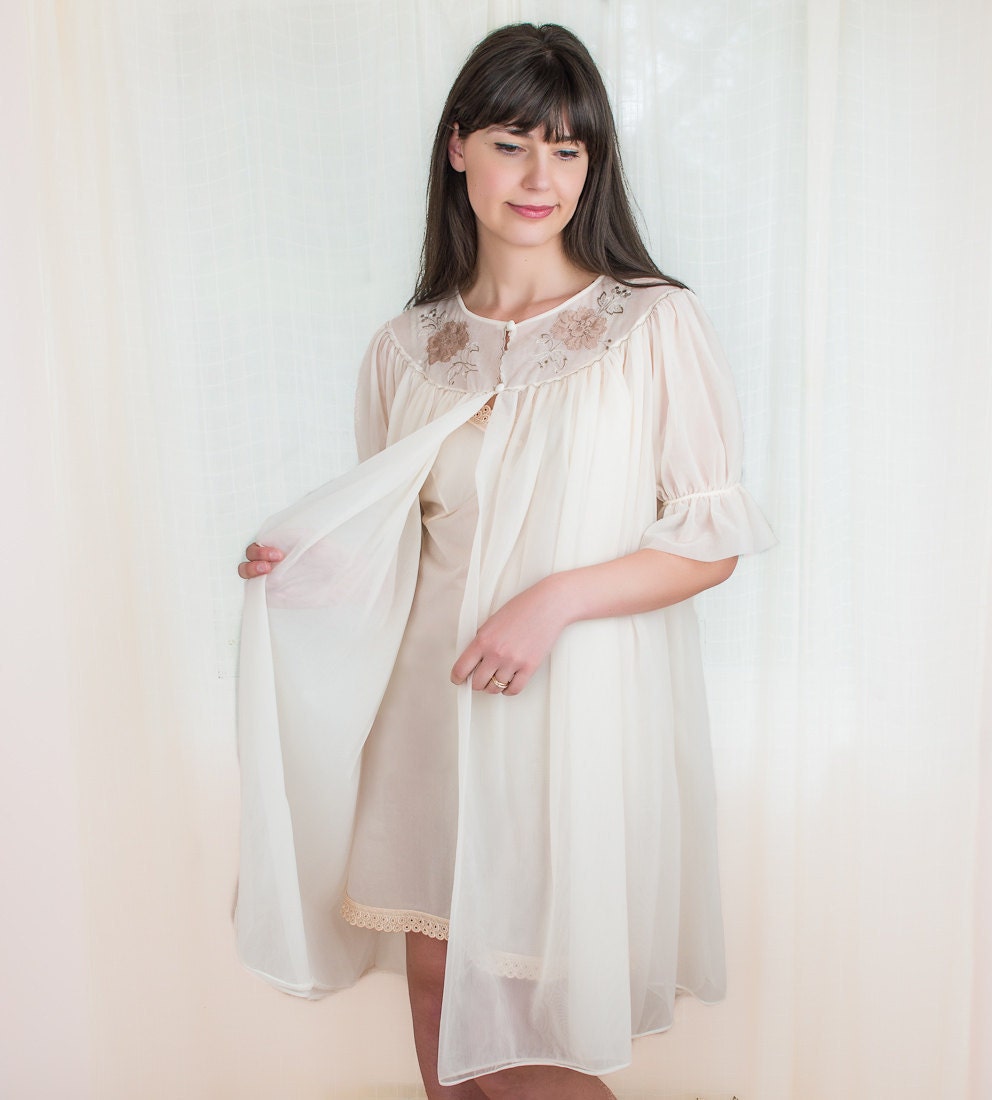 Vintage 1960s Lingerie - 60s Peignoir Robe - Ivory Cream Nylon Chiffon