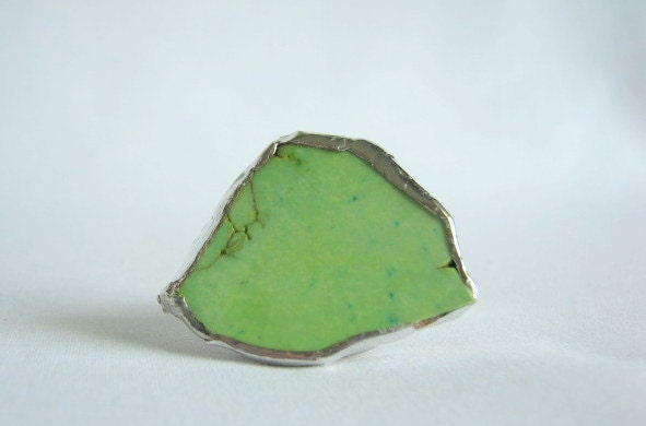 ring - triangular lime green magnesite, adjustable