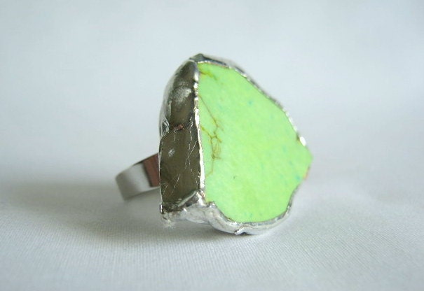 ring - triangular lime green magnesite, adjustable