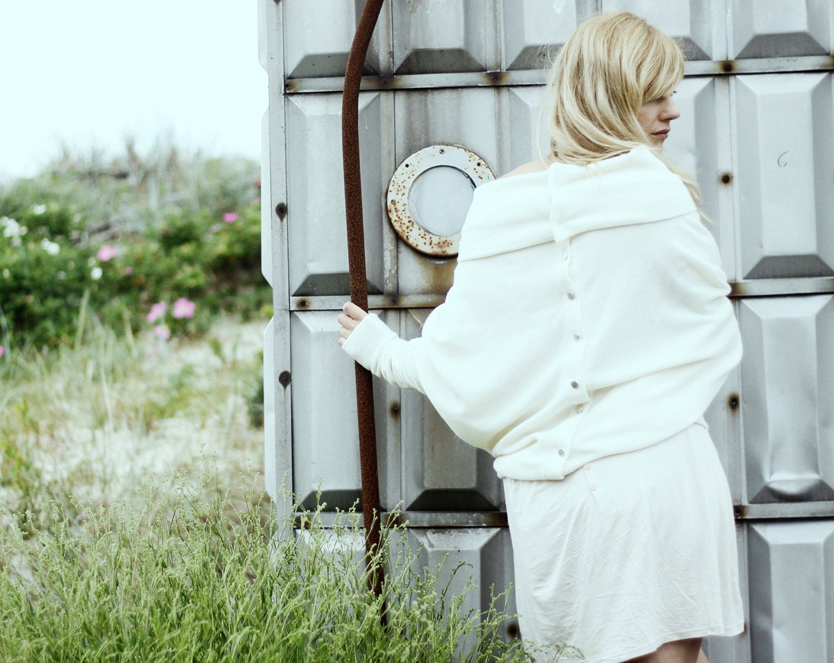 Milk woolen asymmetric Seashell Muse Sweater with buttons