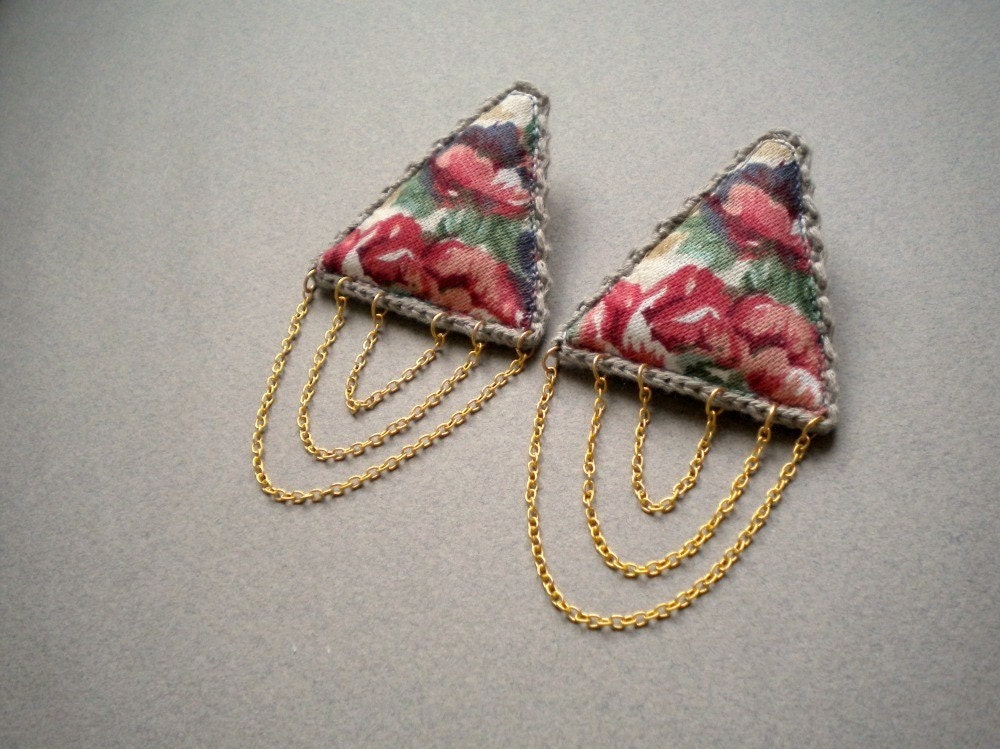 Flowered triangle earrings