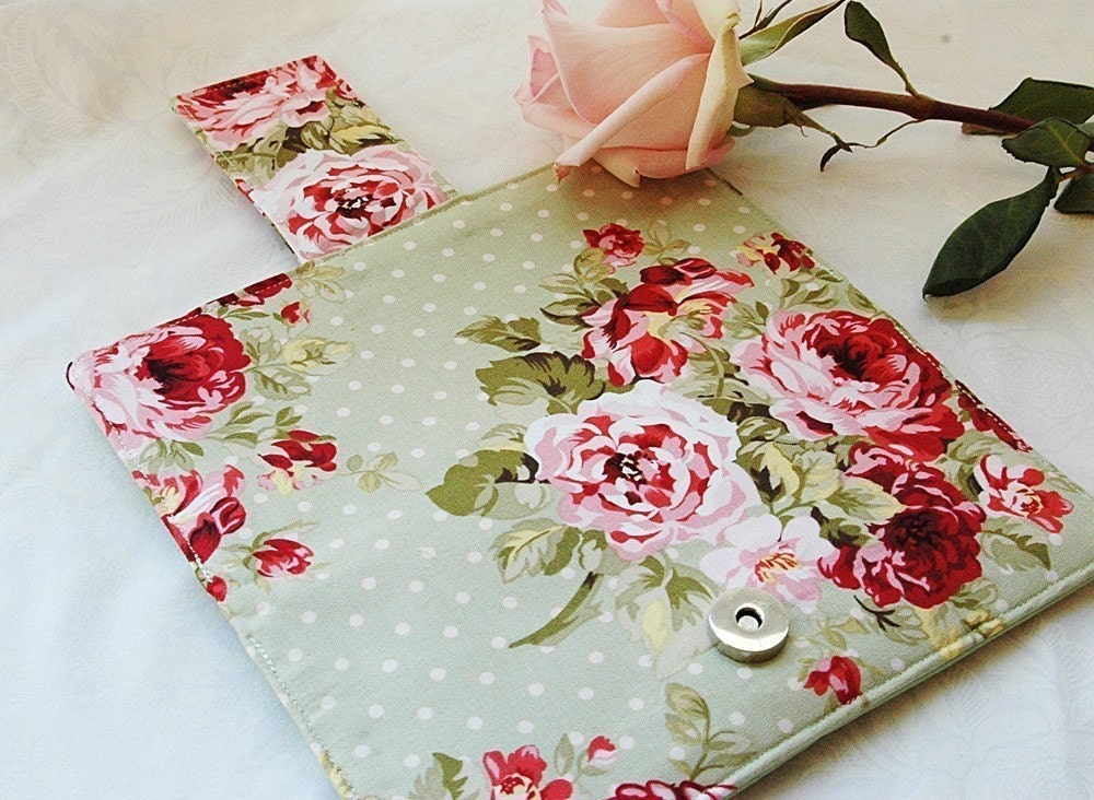 Women's WalletPerfect wallet in light green polka dot with rose bouquets