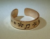 Bronze toe ring for musicians and music lovers
