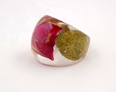 Rosebud Resin Ring. Red Pressed Flower Resin Ring.  Rose Cocktail Ring.  Handmade Jewelry with Real Flowers - Red Rose