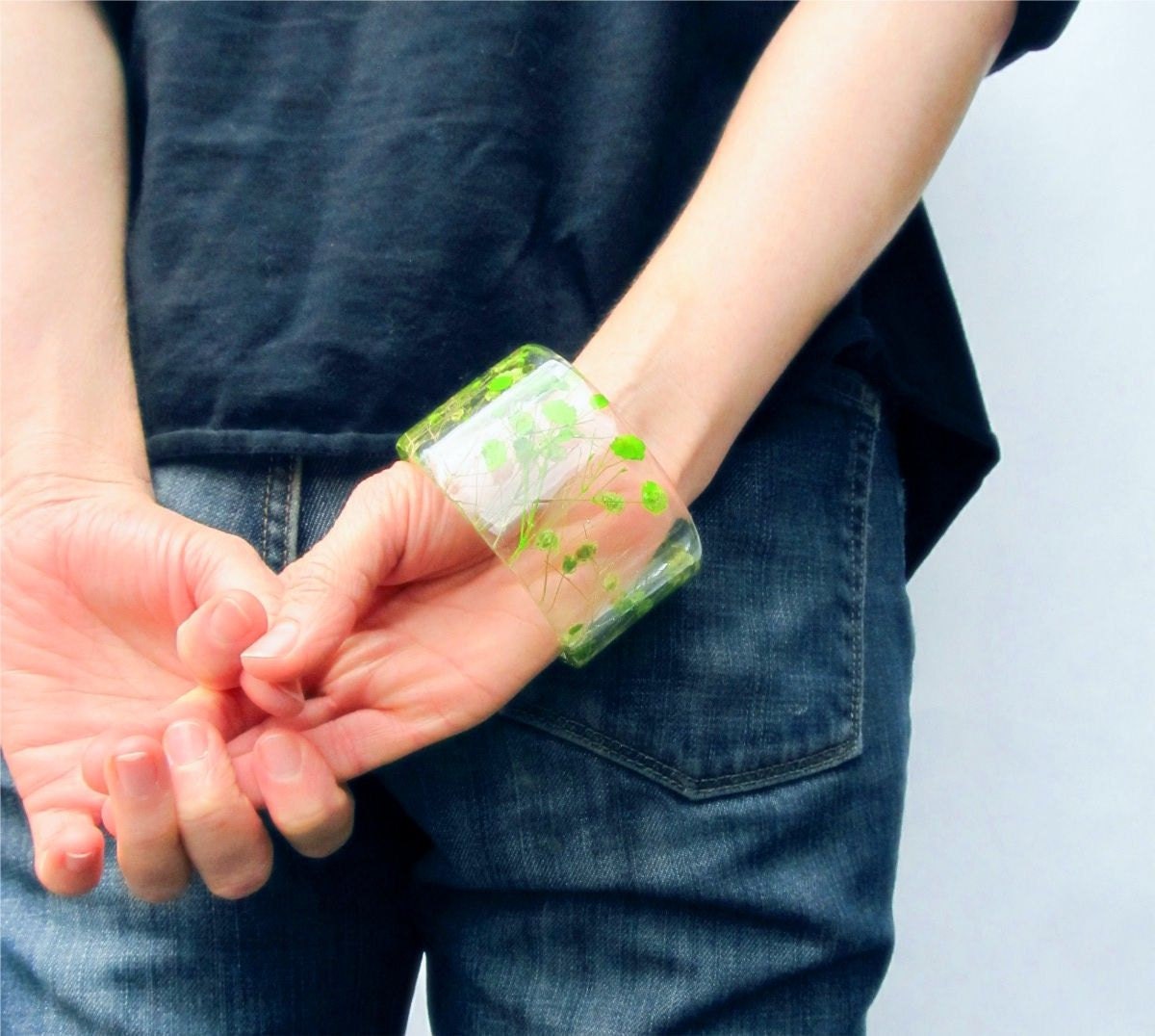 Maidenhair Fern Botanical Resin Bangle.  Chunky Bangle with Pressed Flowers.  Real Flowers - Green Maidenhair Fern