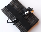 iphone 5 4 Case / ipod Cover / Cozy / Brown & Black