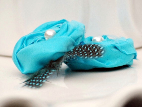 ONE Cockatoo / Turquoise Blue & Feathers Clip. Handmade Photo Prop Aquamarine Aqua Cyan Birthday Gift Couture Ivory / White Pearl Preppy