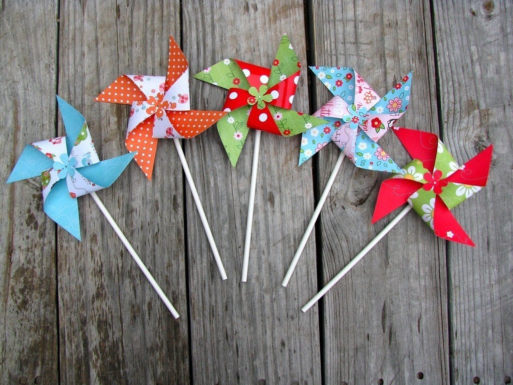 Twitterpated Spinning Pinwheel Party Favors
