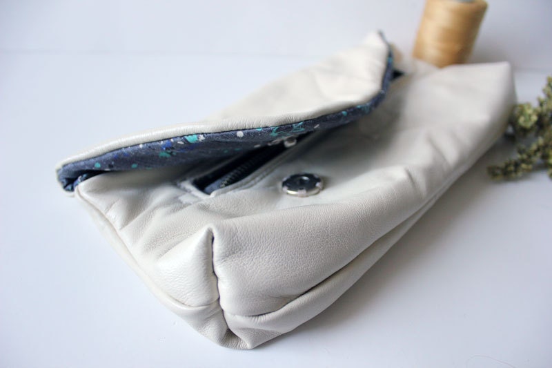 remnant leather clutch in dune with vintage flower lining  // la pochette