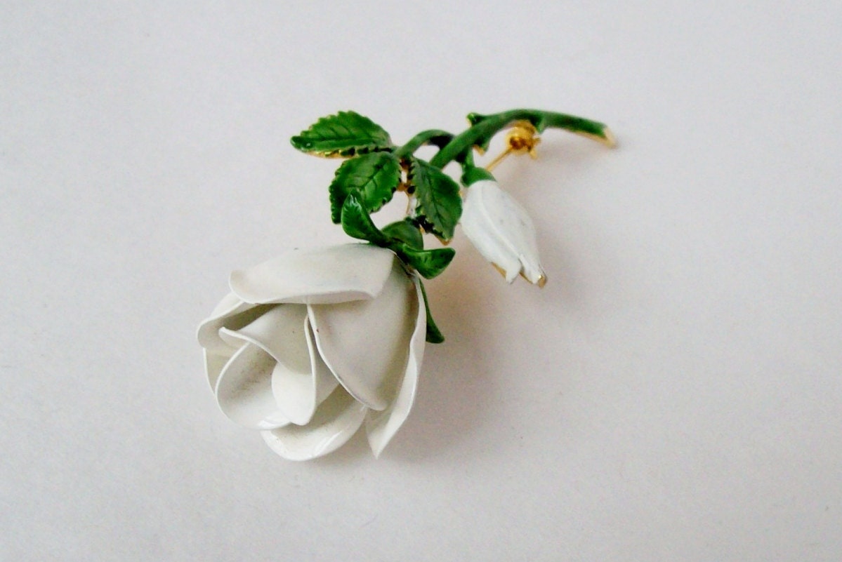 Vintage Rosebuds Brooch White and Green on Gold Tone