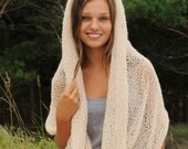 Soft.fluffy cowl in vanilla cream color