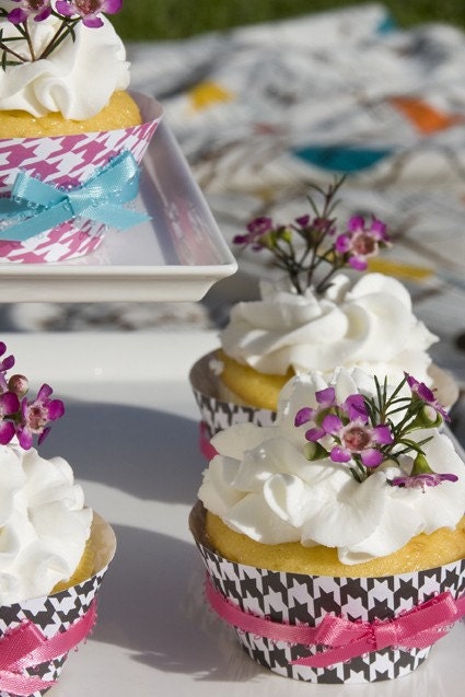 Houndstooth Cupcake Wrappers with Ribbon and Bow