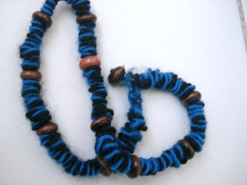 Blue choker simple Necklace with wooden beads