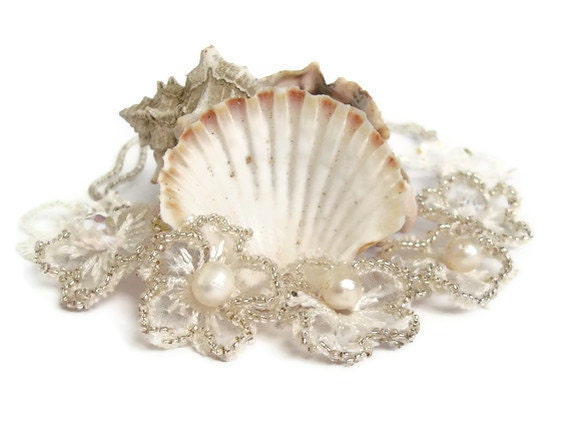 Bright hand embroidery oraganza lace flowersWhite Beaded  bridal choker necklace