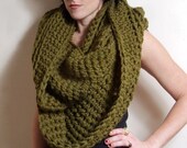 The New Yorker Circle Infinity Scarf in Cilantro Green