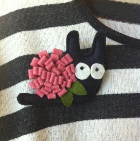 Who said snails couldn't be cute...The sweetest brooch (Your choice)