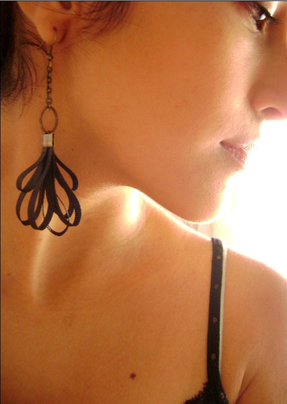 Captivates Me - Seductive Black silk trendy own design earrings - DivinaLocura