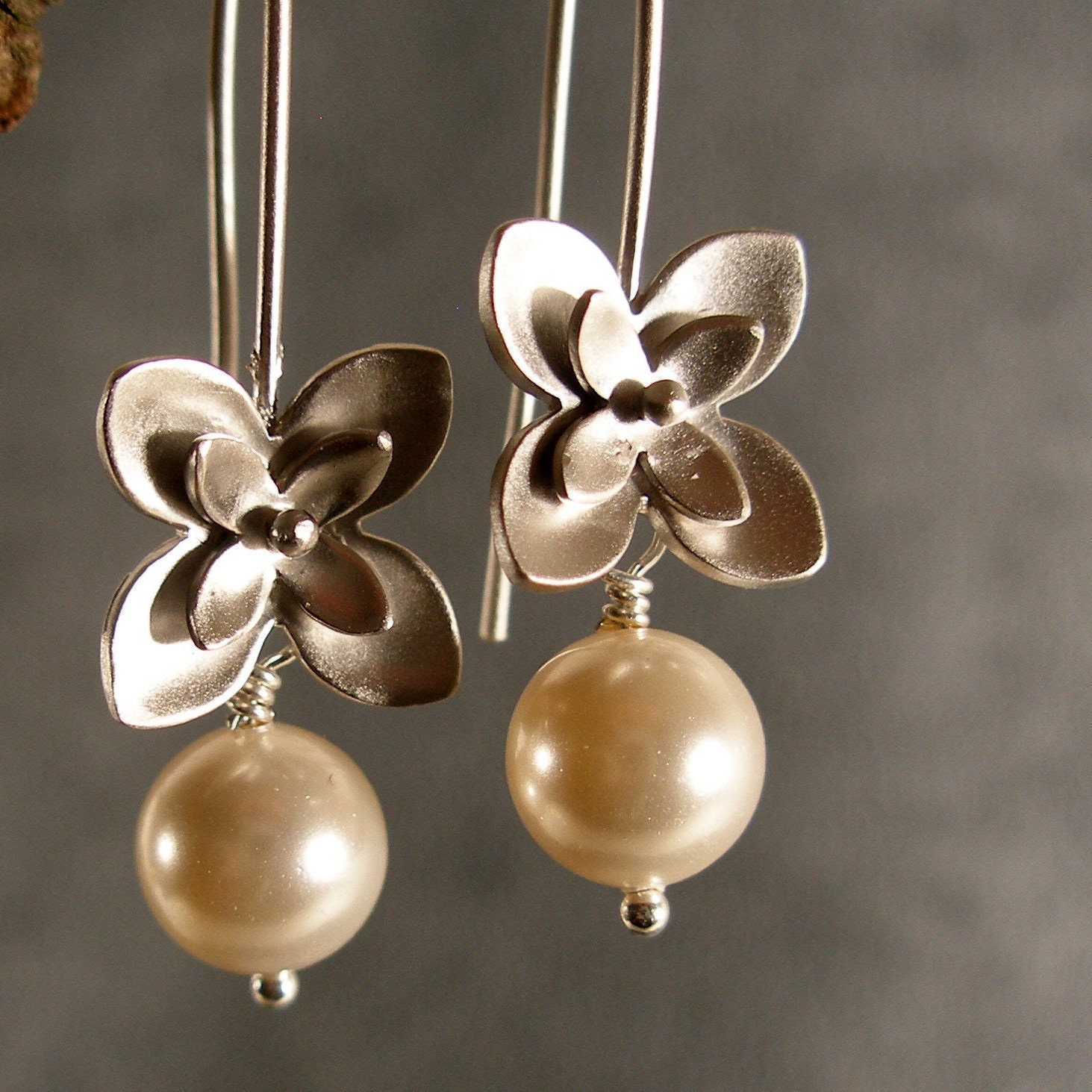 Silver Pearl Earrings - Flower Earrings, bridal pearl earrings, bridesmaid earrings (4272w)