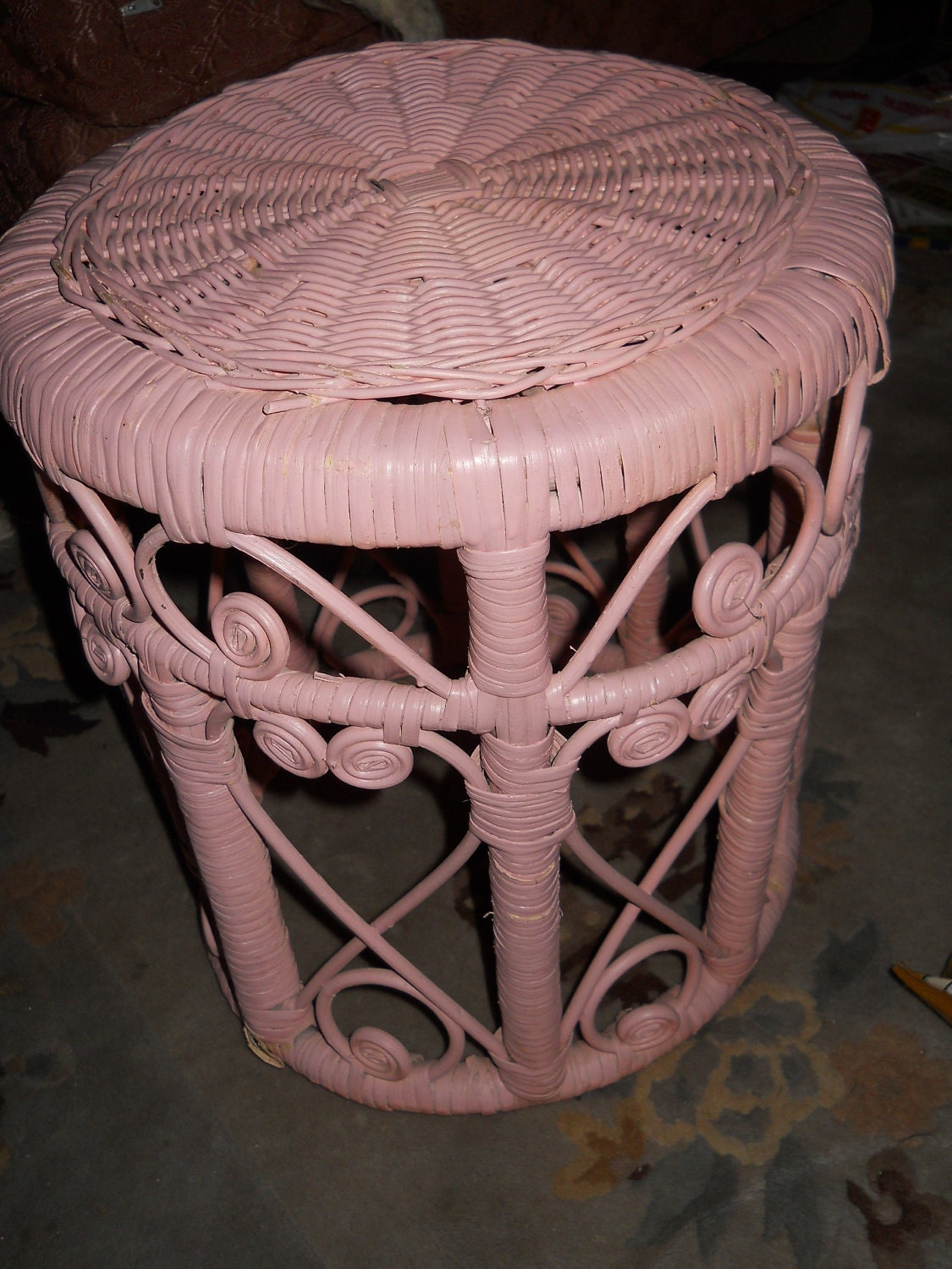 vintage PINK RATAAN wicker  STOOL or small table