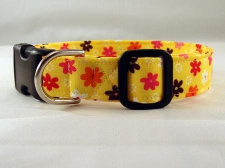 Awesome Sparkling Daisy Yellow Dog Collar