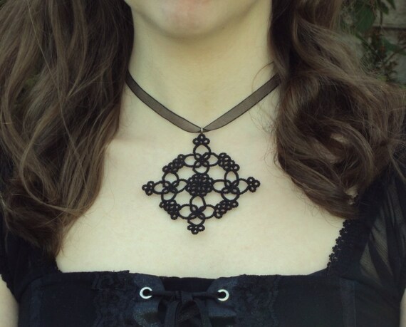 Tatted Medieval Necklace - Eleanor Royale