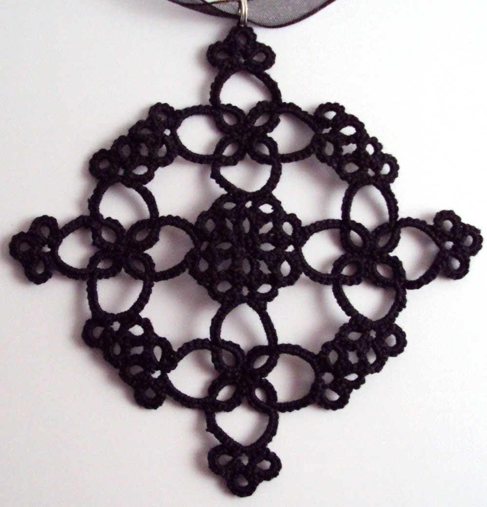 Tatted Medieval Necklace - Eleanor Royale