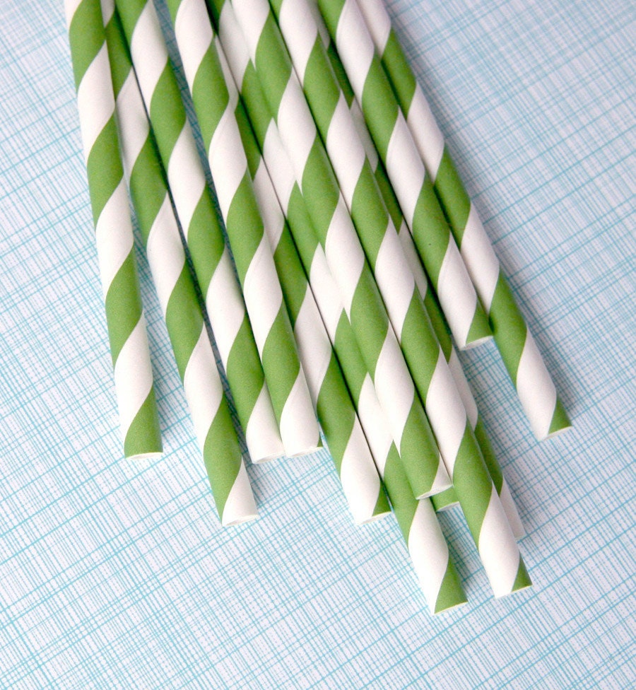 Kelly Green Striped Paper Straws with Free Printable DIY Flags (25)
