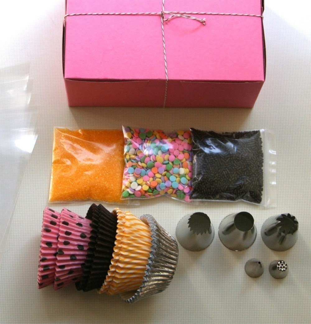 Sweet Estelle's Classic Cupcake Decorating Kit - Pastry Tips, Cupcake Liners and Sprinkles