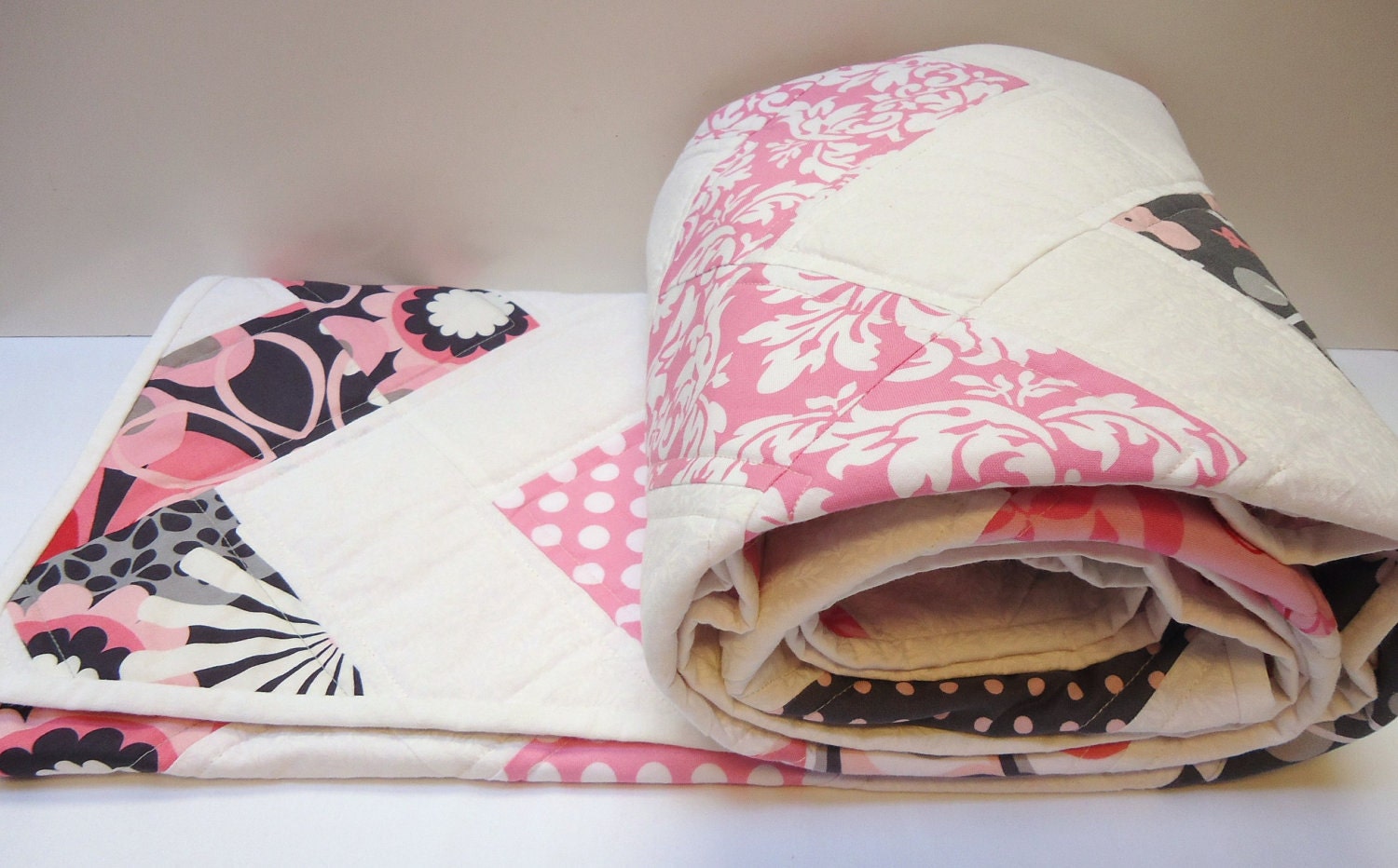 Toddler Quilt Baby Girl - Chevron quilt - Gray and Pink