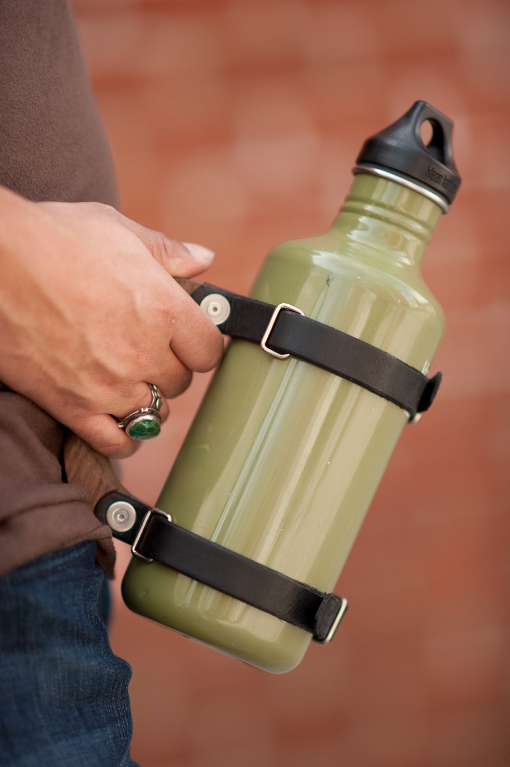 Adjustable-Size Bottle Handle