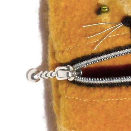 iPhone case or camera case: cute iPhone / cute hungry cat gadget case, handmade from ginger wool