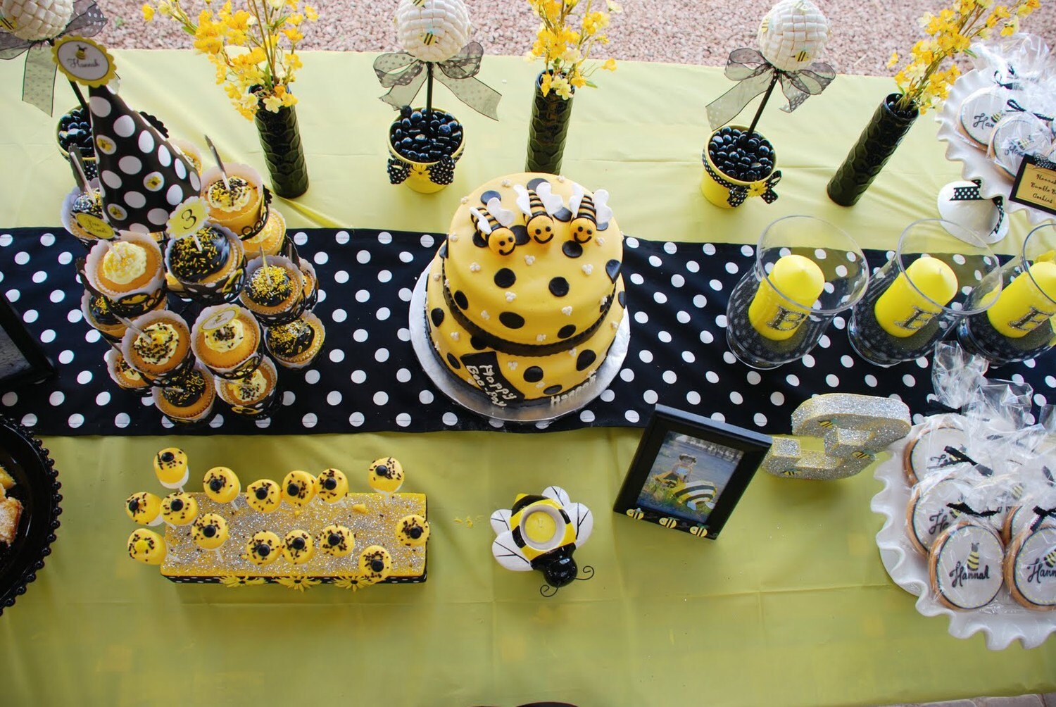 Polka Dots Table Runner, Ready to ship, Bumble Bee, Baby Shower, Baby Revealing Party, Polka dots party, Black and white, Mickey Mouse