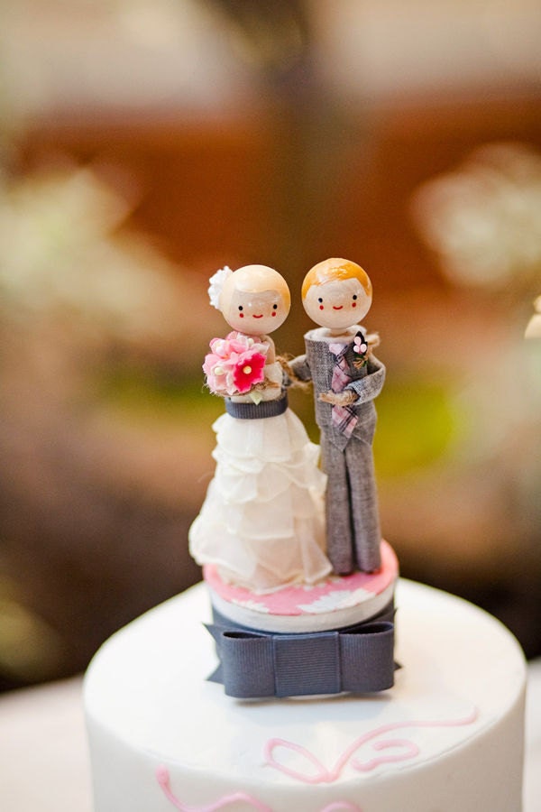 Custom Wedding Cake Topper with 1x CUSTOM CLOTHING