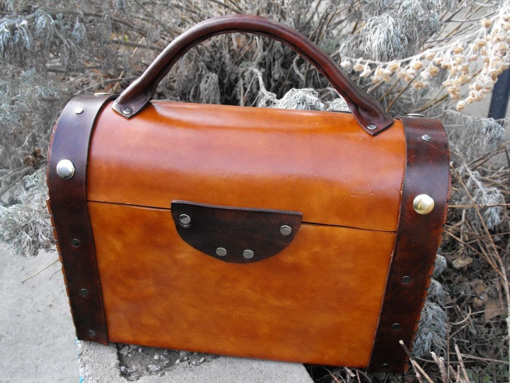 Classic Leather Lunchbox