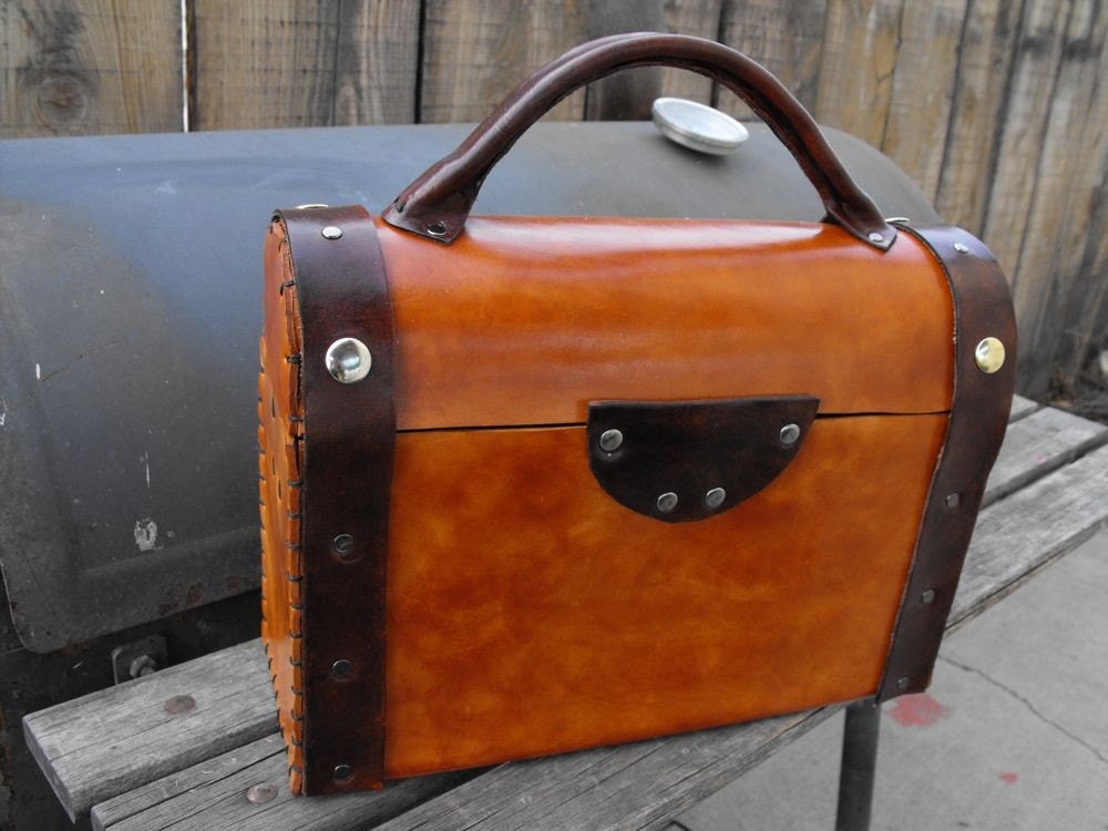 Classic Leather Lunchbox