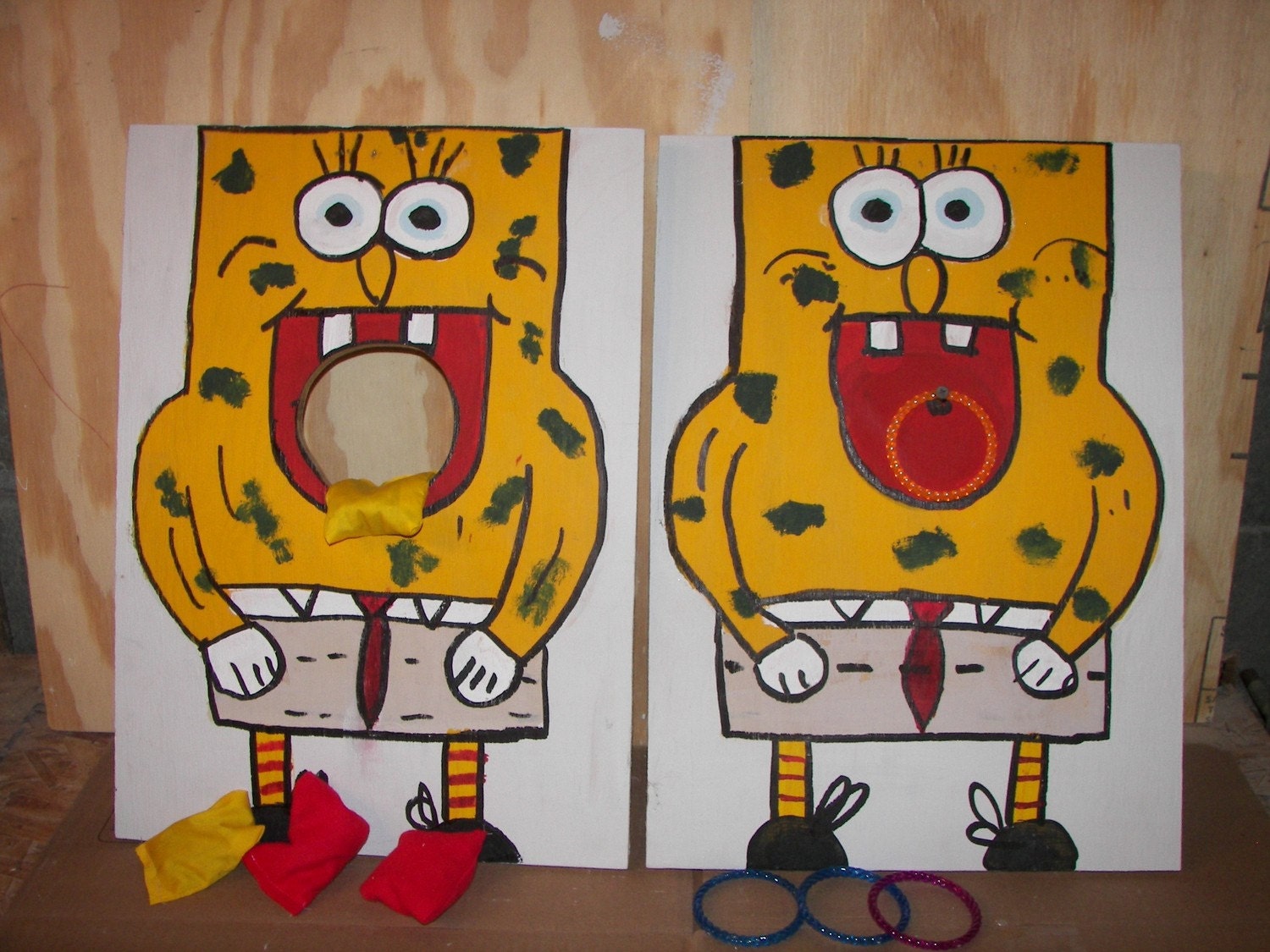 Sponge  Bob  toss  games 1 ring and 1  bean toss