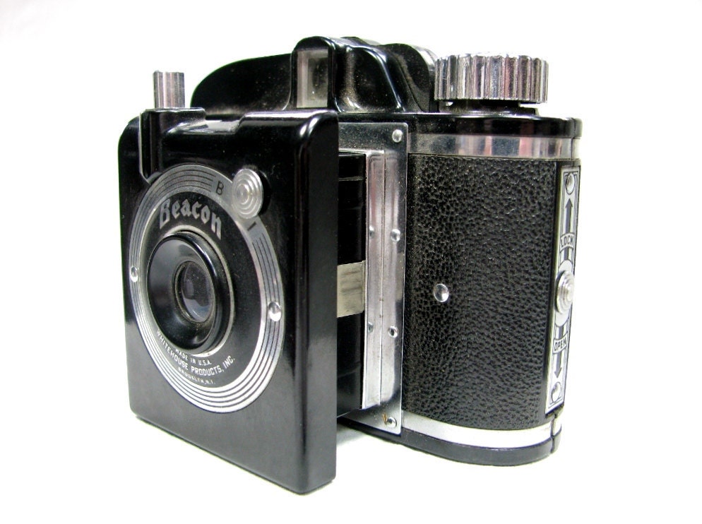 BAKELITE Camera - 1940s Whitehouse BEACON with Leather Case - Works Well