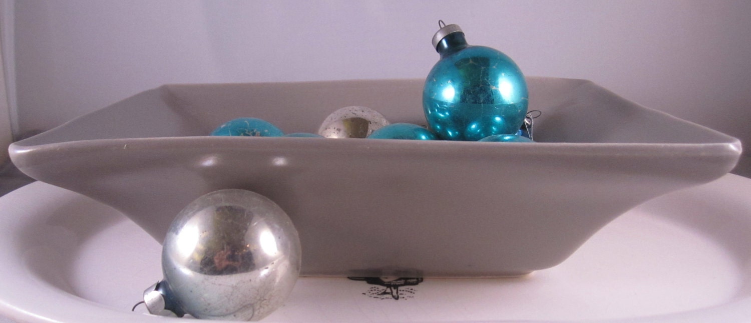 Simple Dove Grey Modern 1960s Planter / Fruit Bowl Pottery