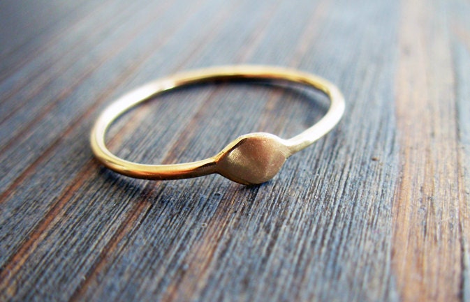Gold Delight. Simple and Sophisticate 14K Thin Gold Ring. Organic Piece. Fine Jewelry. Made to Order
