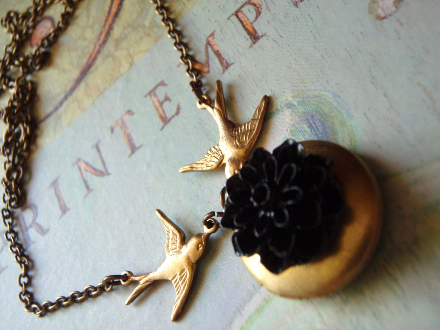 Flying Bird and Flower Locket, Swallows and Vintage Locket, Gift for Mom, Sister, Bridesmaids, Vintage Wedding