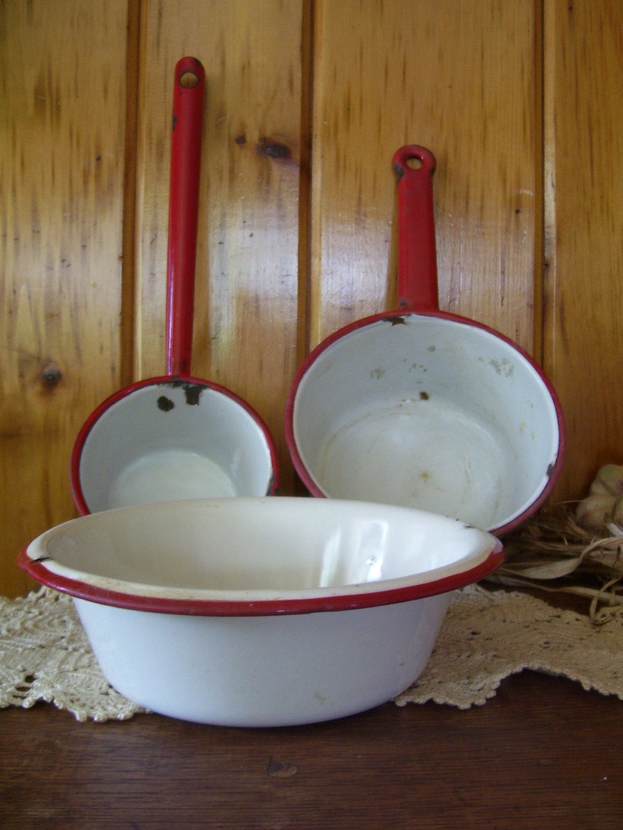 Shabby Retro 1950's Enamel Ware Red & White Pot, Bowl and Ladle Set of 3
