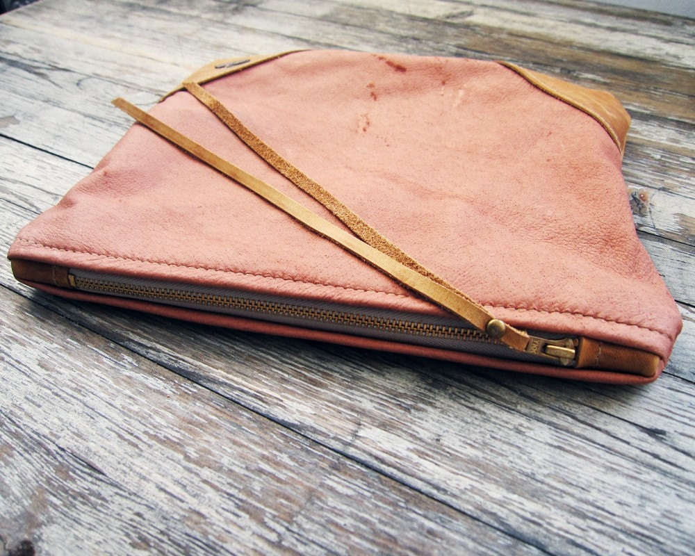 THE LIBRO pink leather clutch