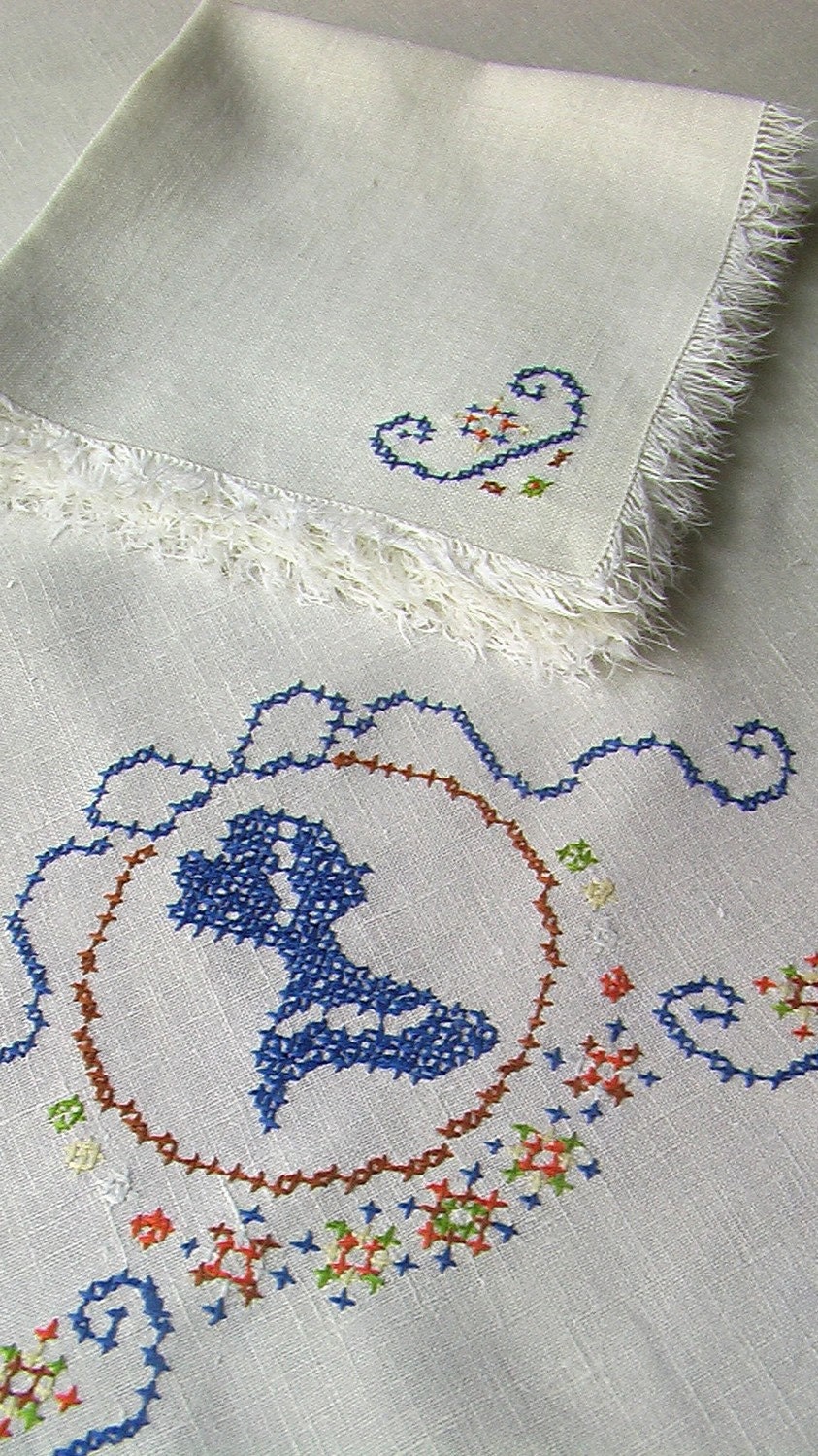 Vintage Linen Tablecloth and Napkins with Silhouette Design