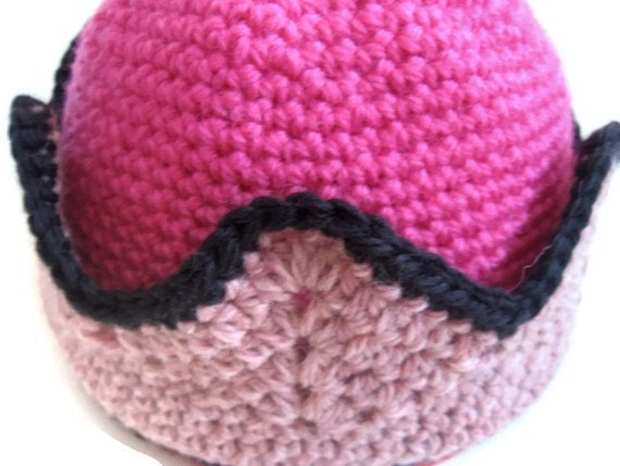 Baby Princess Crown Hat, Infant Photography Prop in Pink, Hand Crocheted. ON SALE
