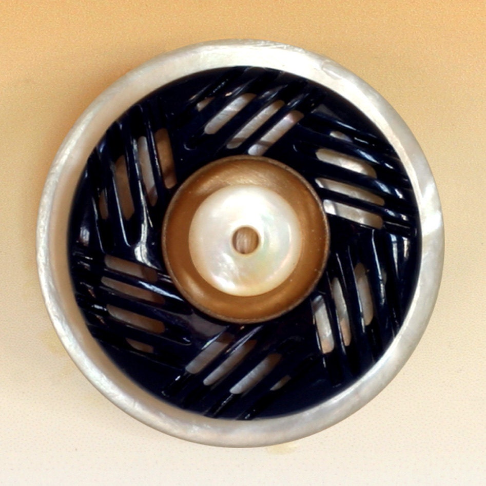 Vintage Button Brooch - Pinwheel