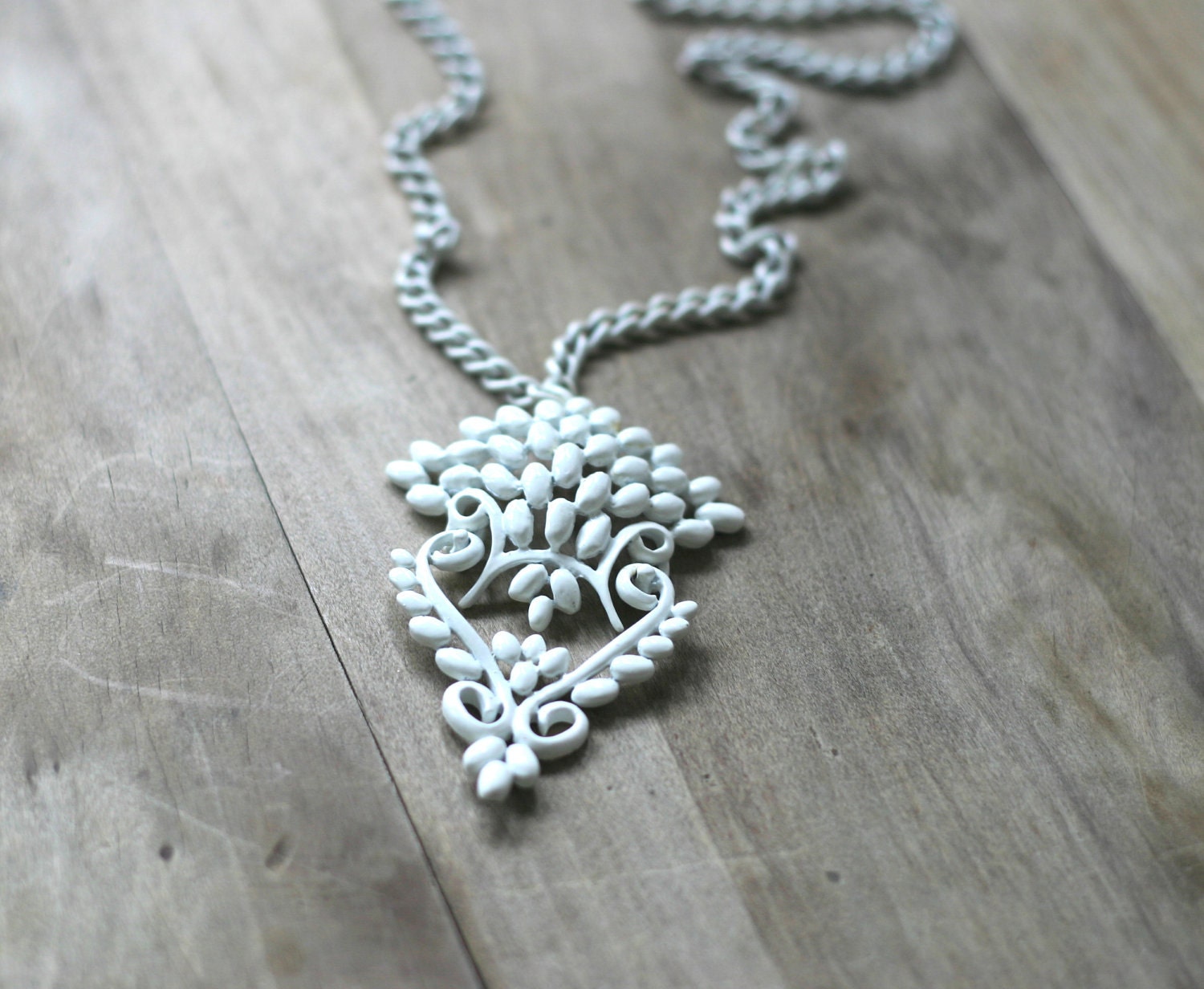 Circa 1960s Vintage White Filigree Enamel Monet Necklace Mod Ornate