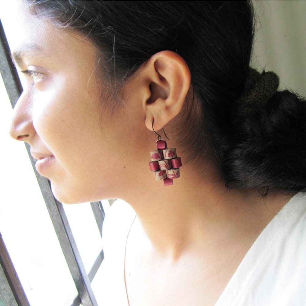Peyote Earrings - Recycled jewelry - Eco friendly jewelry - Earthy jewelry - Peyote, Recycled, eco friendly, Floral, Earthy, Plum, Beige